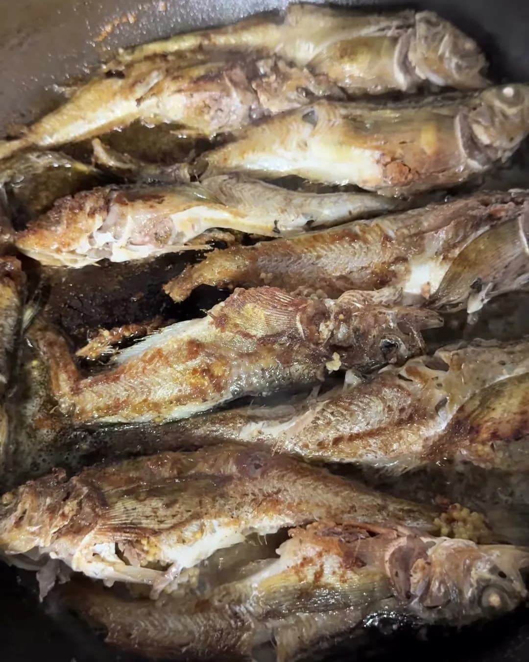 팬에 노릇하게 구운 도루묵