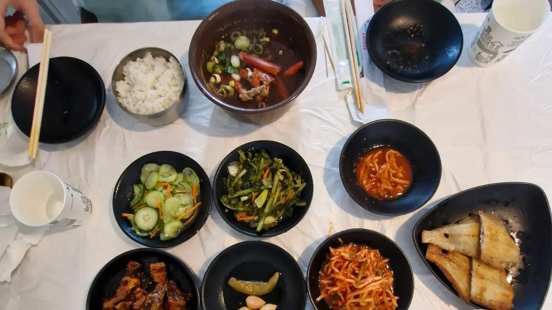 어항집 홍게된장국백반 한 상